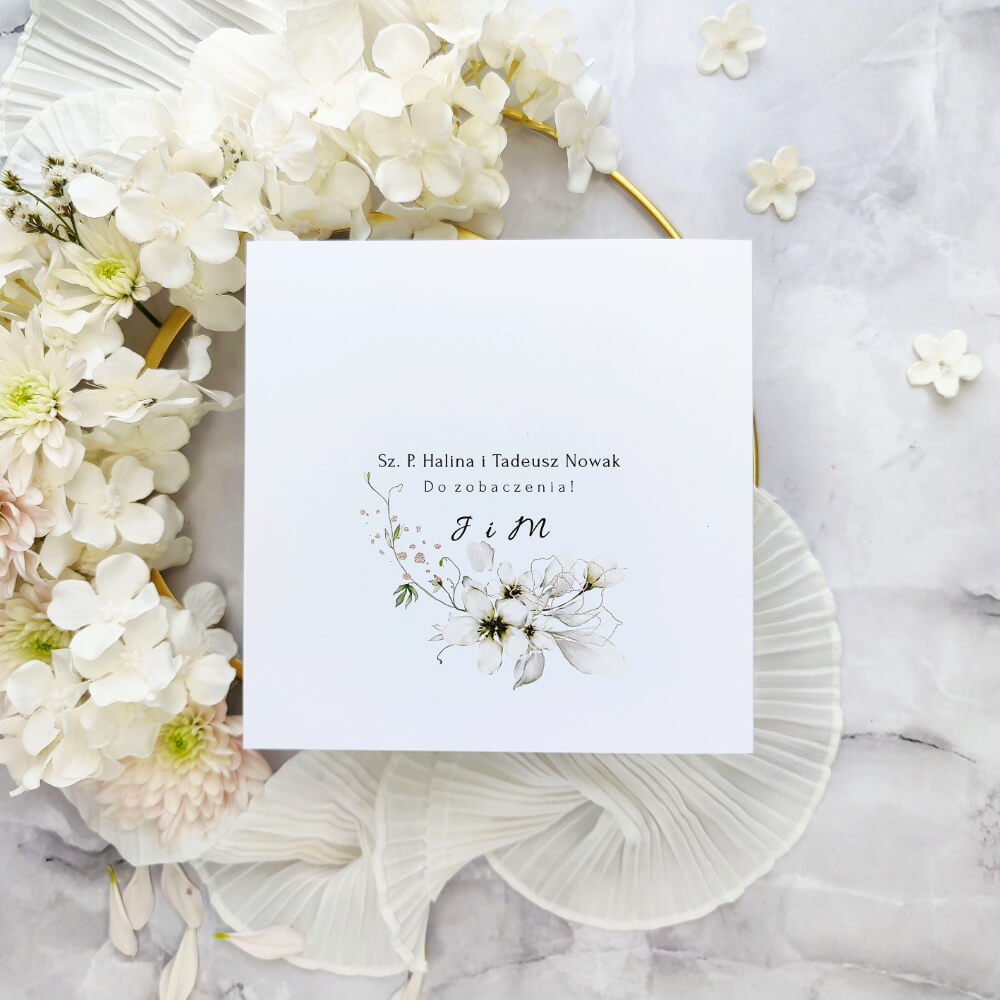 Personalizowane zaproszenie na ślub z grafiką białych kwiat&oacute;w